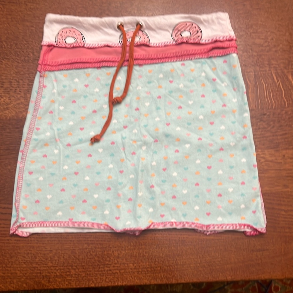 Recreate Designs kids skirt. Size: L